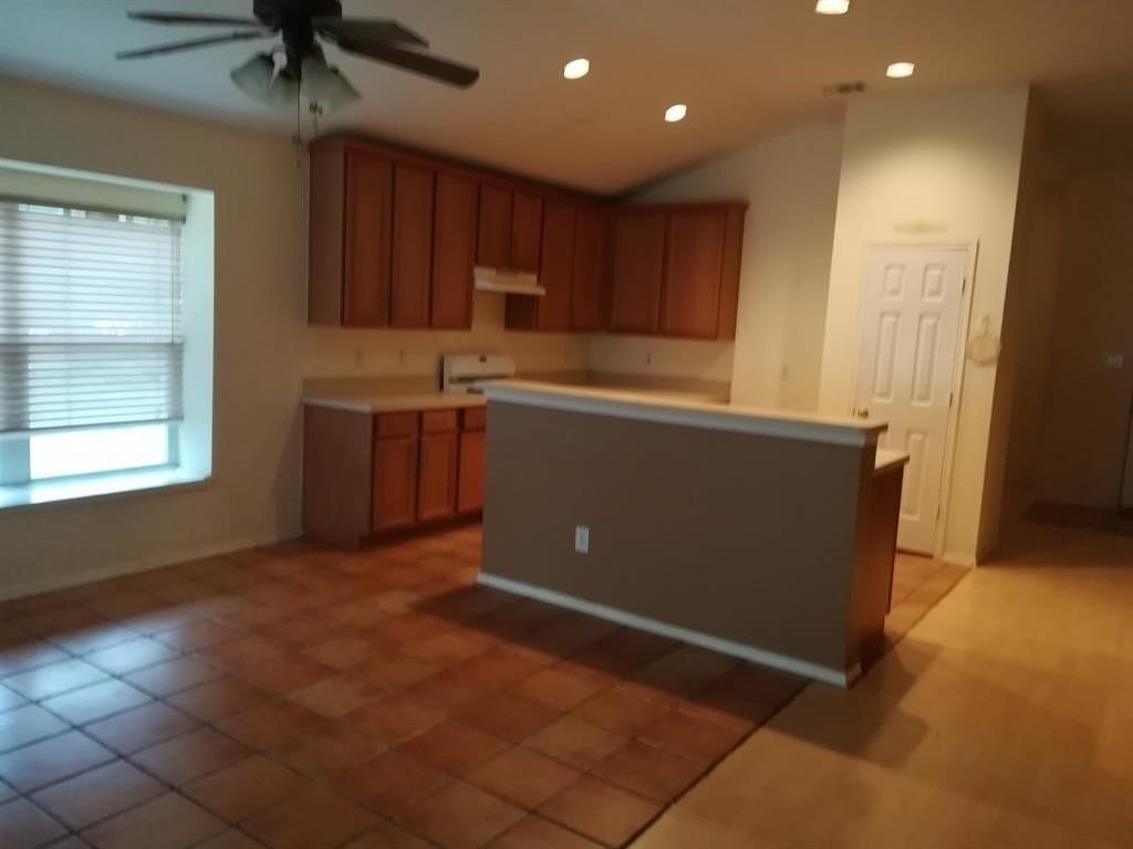 9321 Vernon Ct - Photo 5 of 15