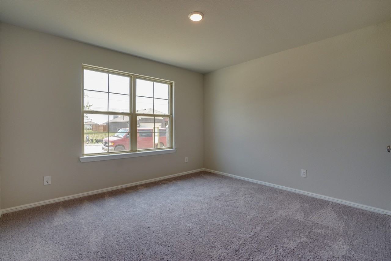 1937 Huisache St - Photo 6 of 11