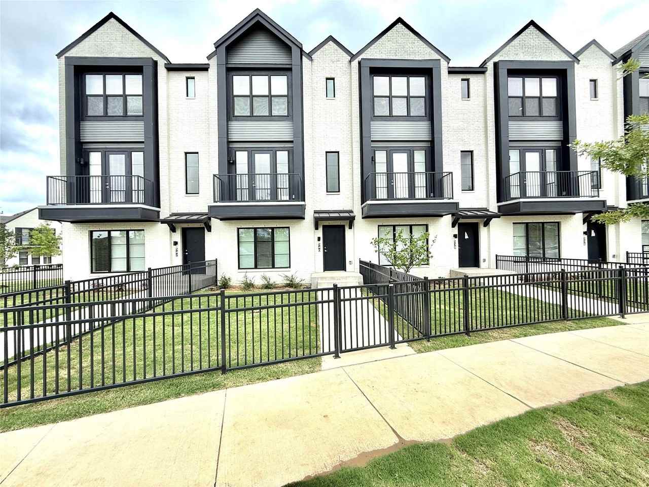540 Foxglove Rd