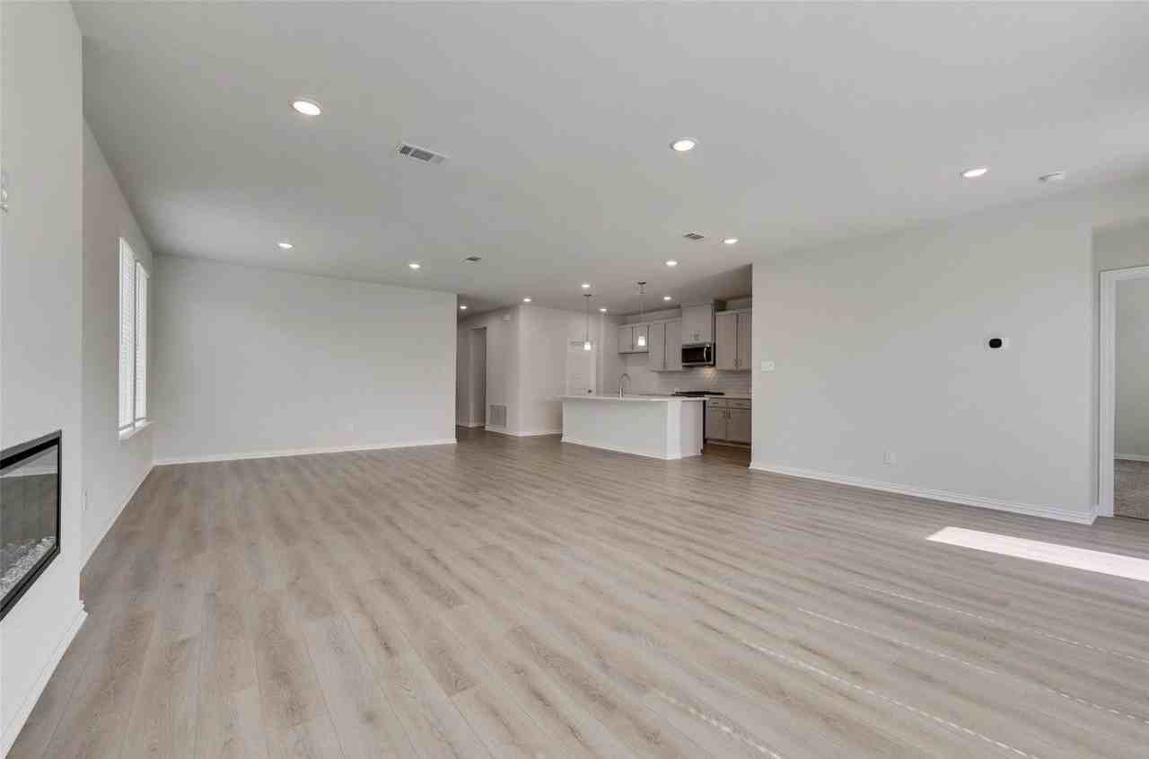 724 Marcus Ln - Photo 5 of 21