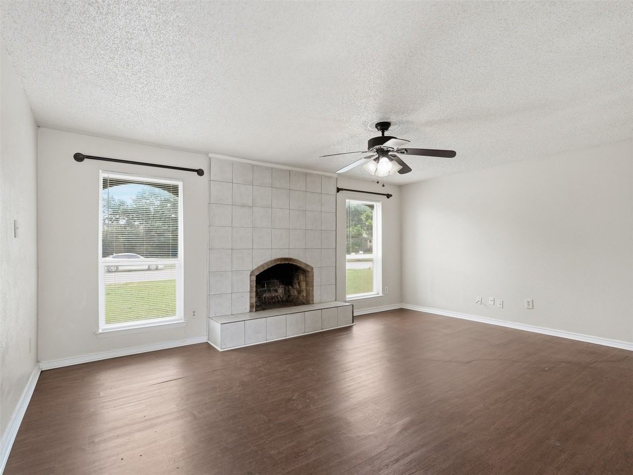 1373 Oakbluff Dr - Photo 6 of 22
