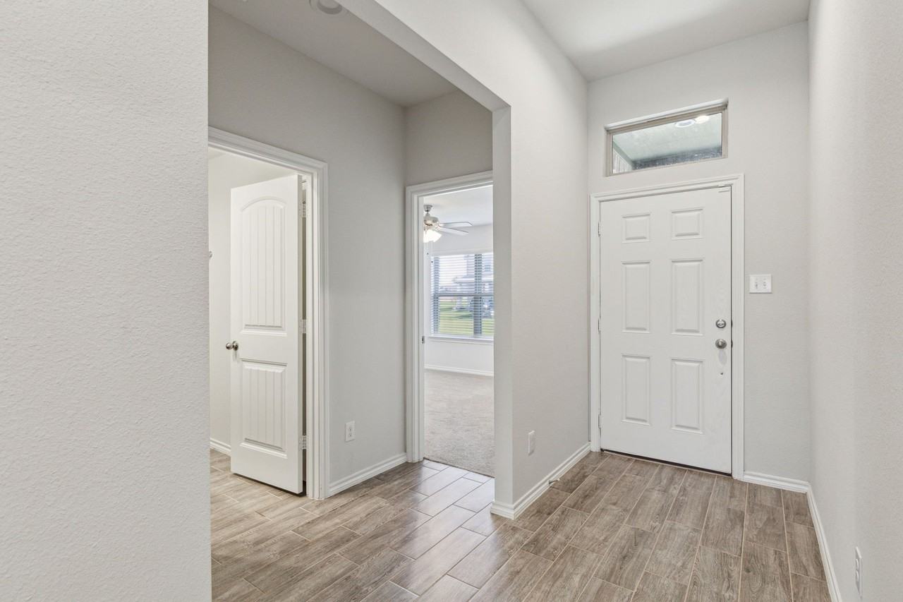 3537 Tahiti Ln - Photo 4 of 27