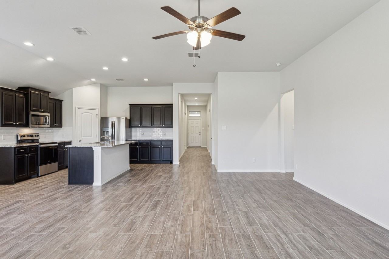 3537 Tahiti Ln - Photo 5 of 27