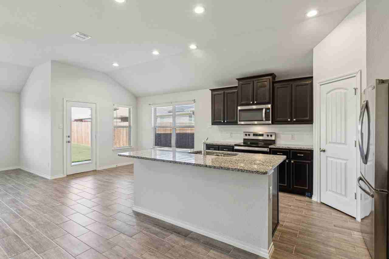 3537 Tahiti Ln - Photo 6 of 27