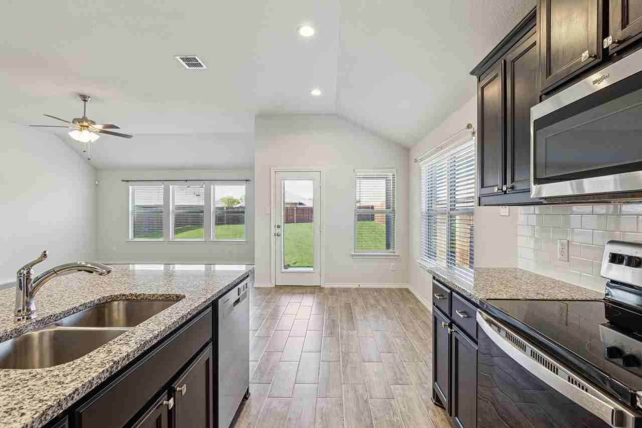 3537 Tahiti Ln - Photo 7 of 27
