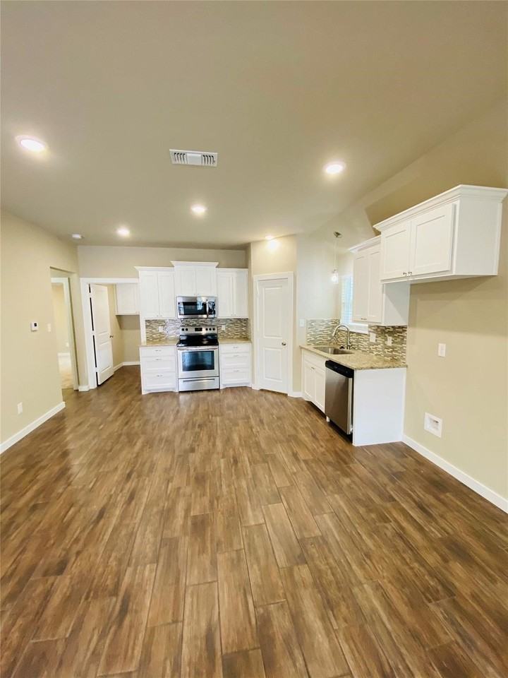 307 N Colbert Ave - Photo 3 of 23