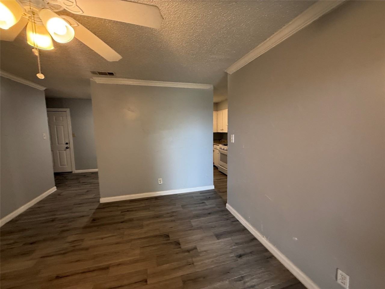 100 E Brown St - Photo 5 of 21