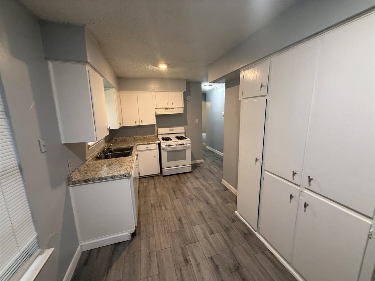 100 E Brown St - Photo 6 of 21