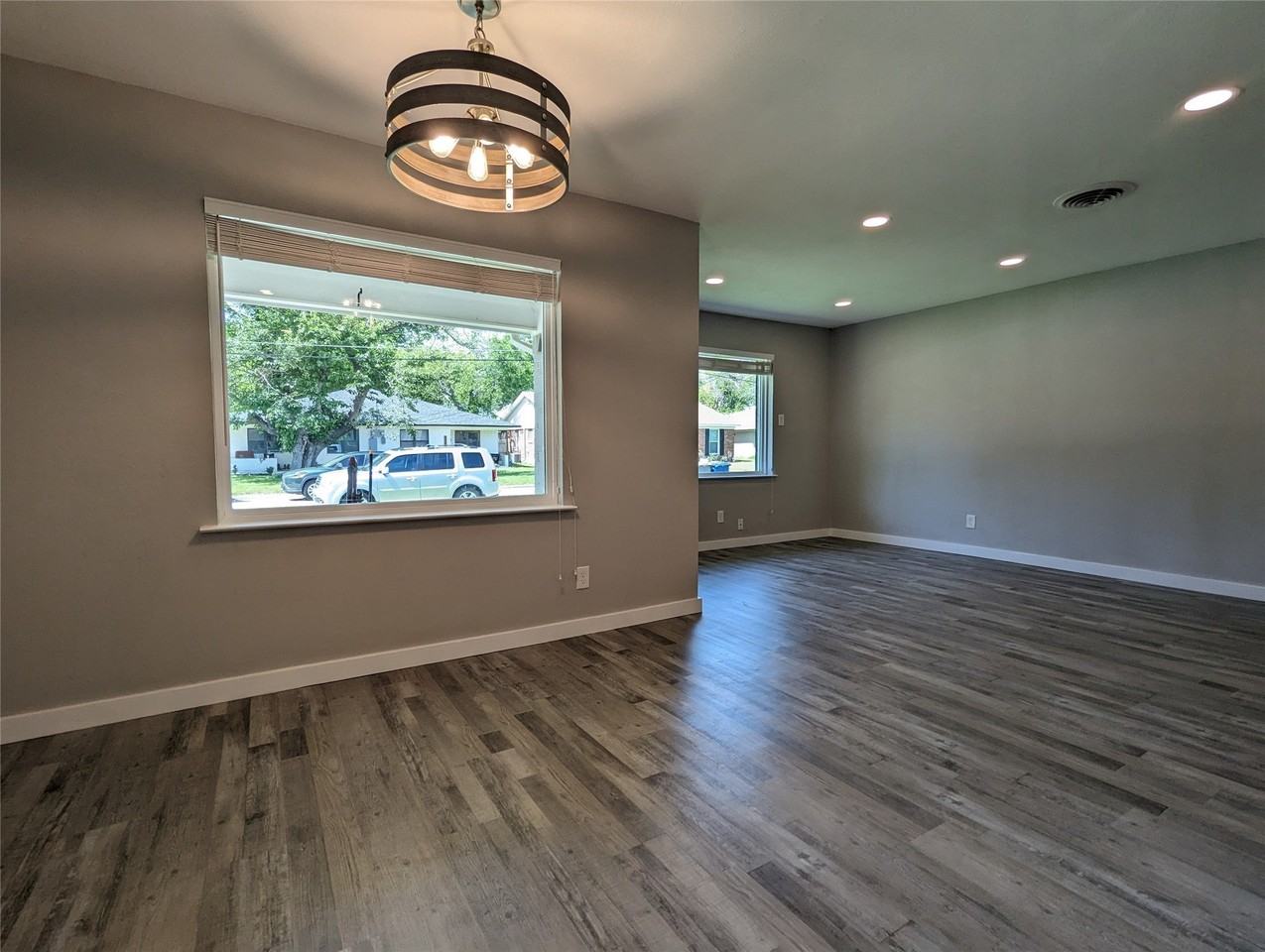 10008 Olmos Dr - Photo 3 of 19