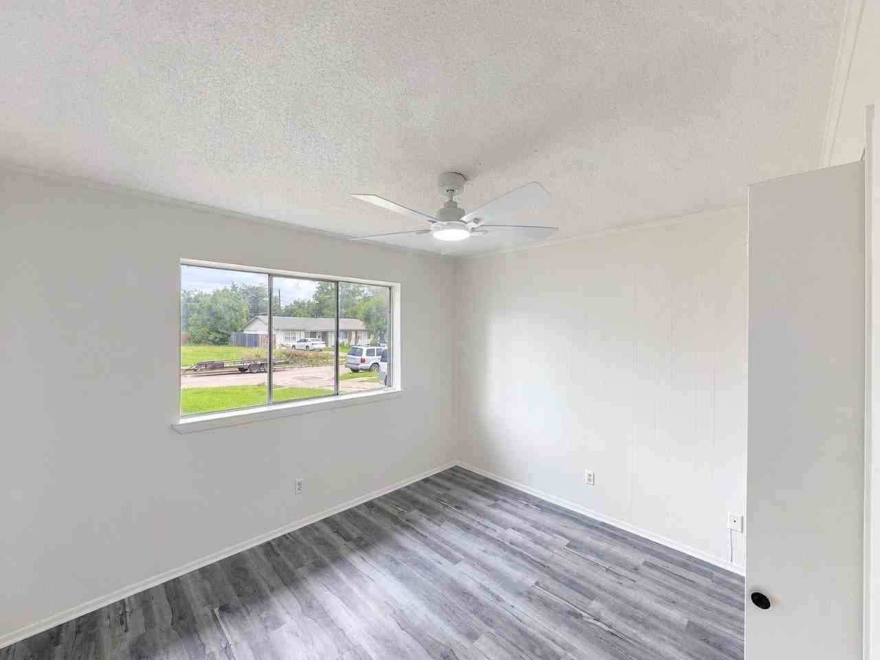 1021 Irene Dr - Photo 2 of 13