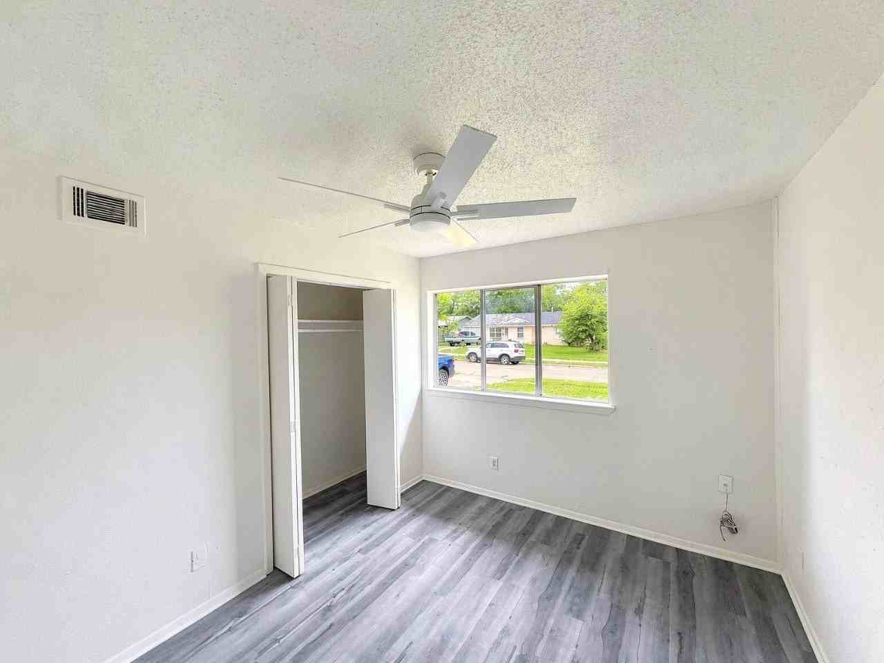 1021 Irene Dr - Photo 4 of 13