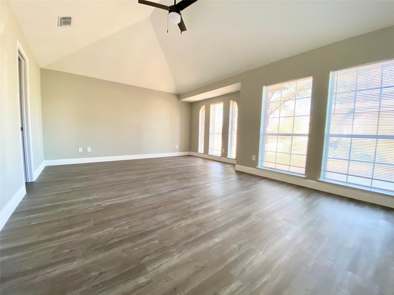 3714 Catalina St - Photo 6 of 7