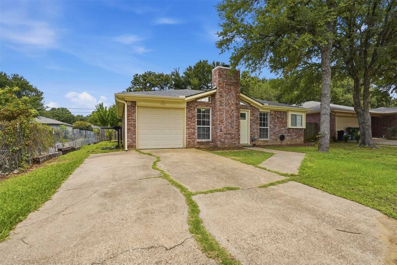 1122 Hidden Creek Dr - Photo 4 of 25