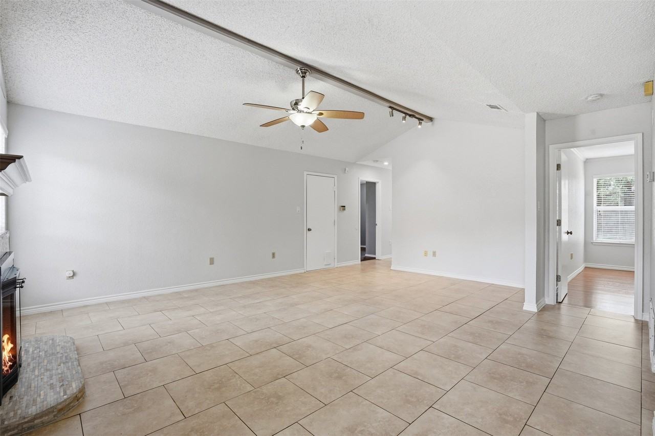 1122 Hidden Creek Dr - Photo 6 of 25