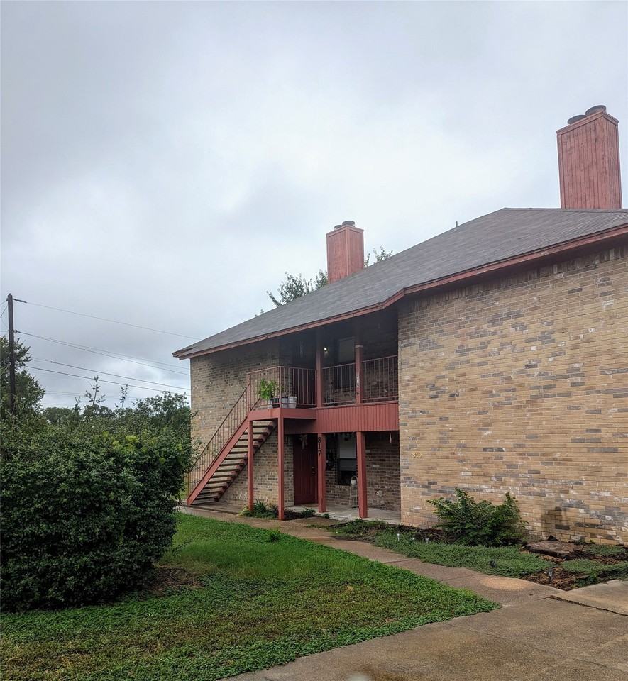 819 Betty Ct