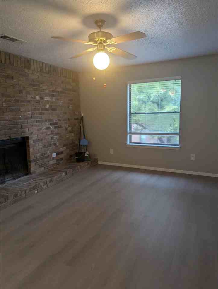 819 Betty Ct - Photo 2 of 7