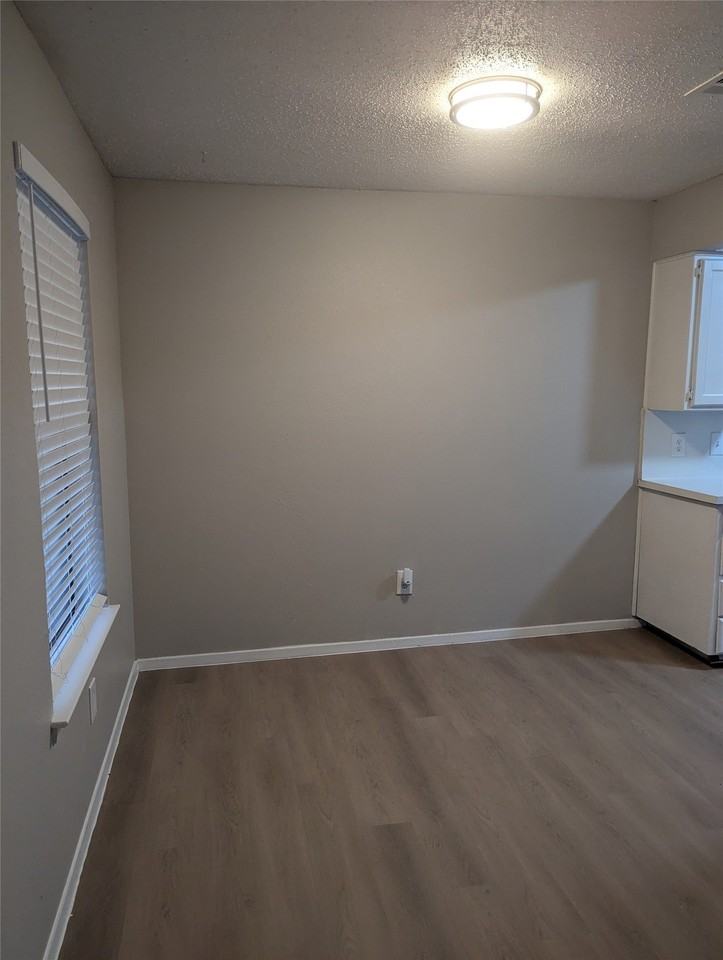 819 Betty Ct - Photo 6 of 7