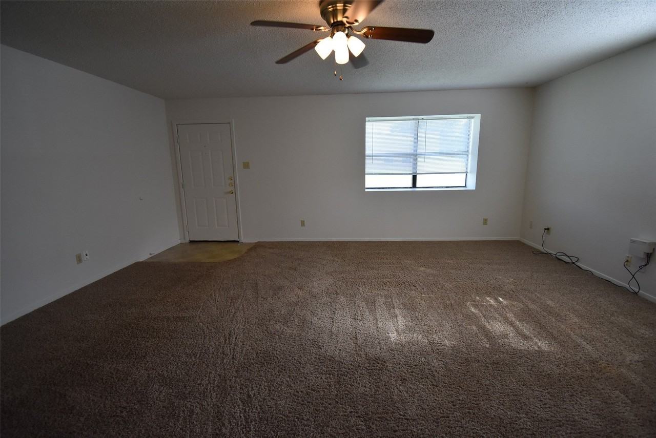 514 Pecan St - Photo 2 of 12