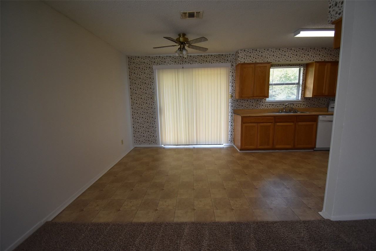 514 Pecan St - Photo 4 of 12