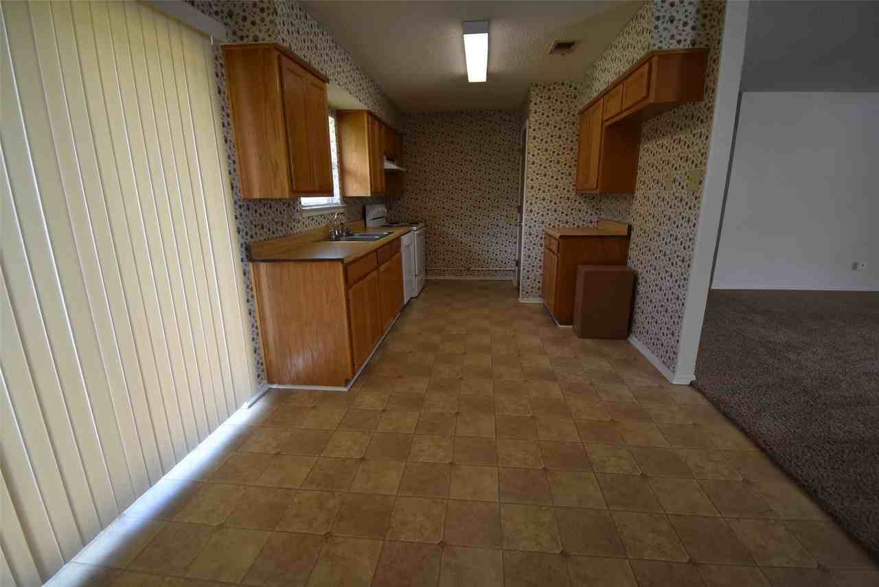 514 Pecan St - Photo 5 of 12