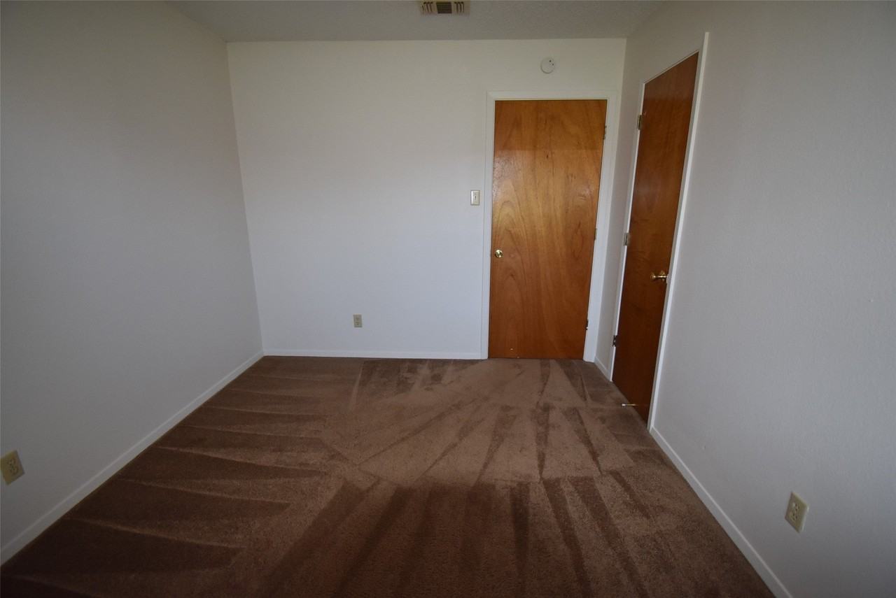 514 Pecan St - Photo 7 of 12