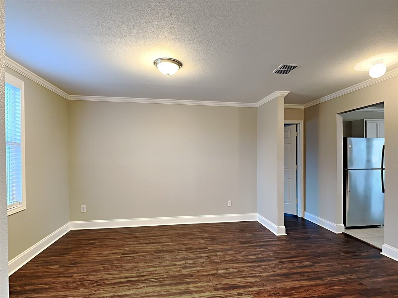 1405 Evergreen St - Photo 2 of 18