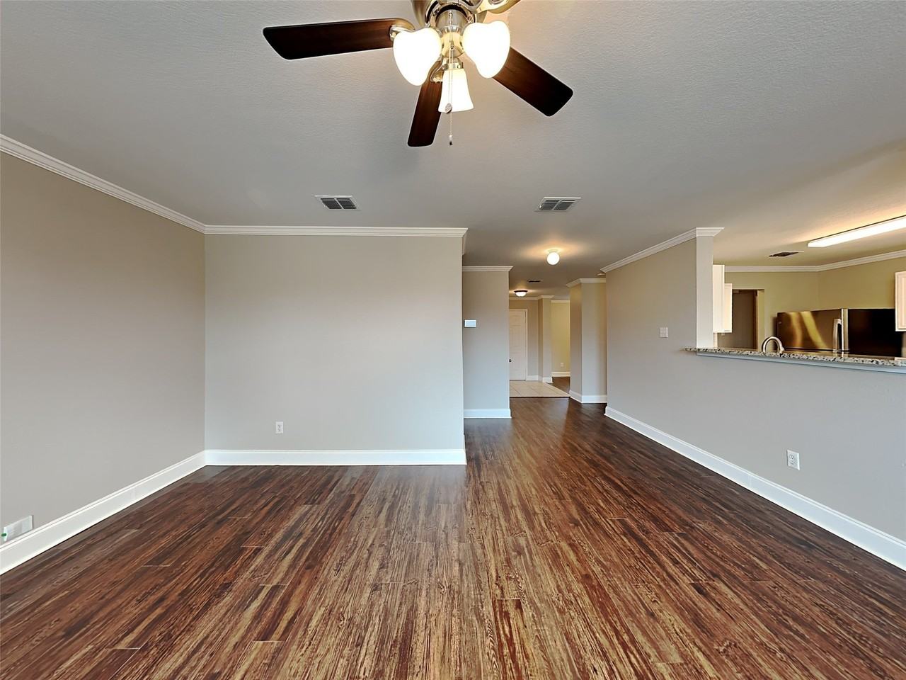 1405 Evergreen St - Photo 4 of 18
