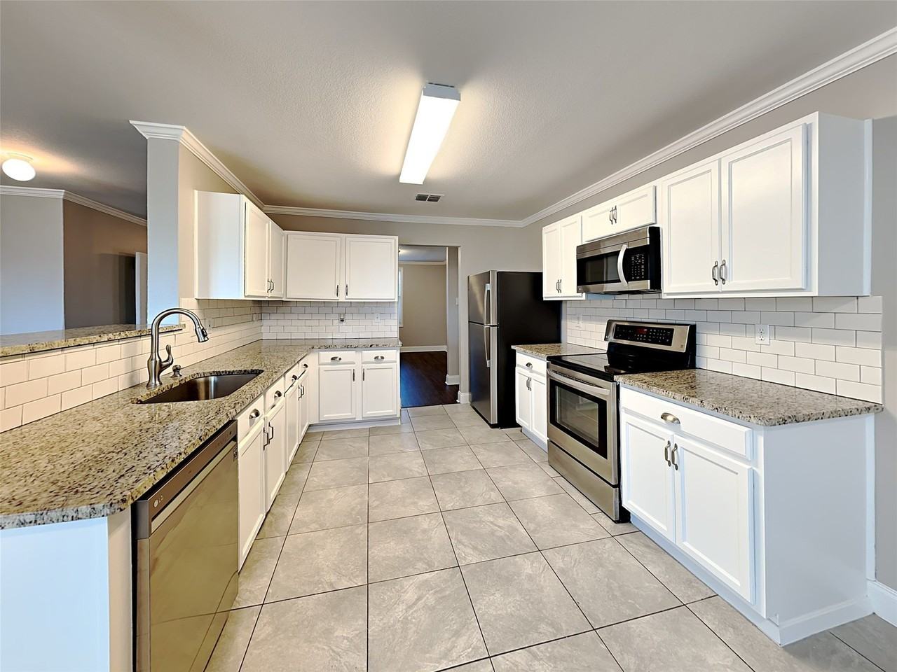 1405 Evergreen St - Photo 5 of 18