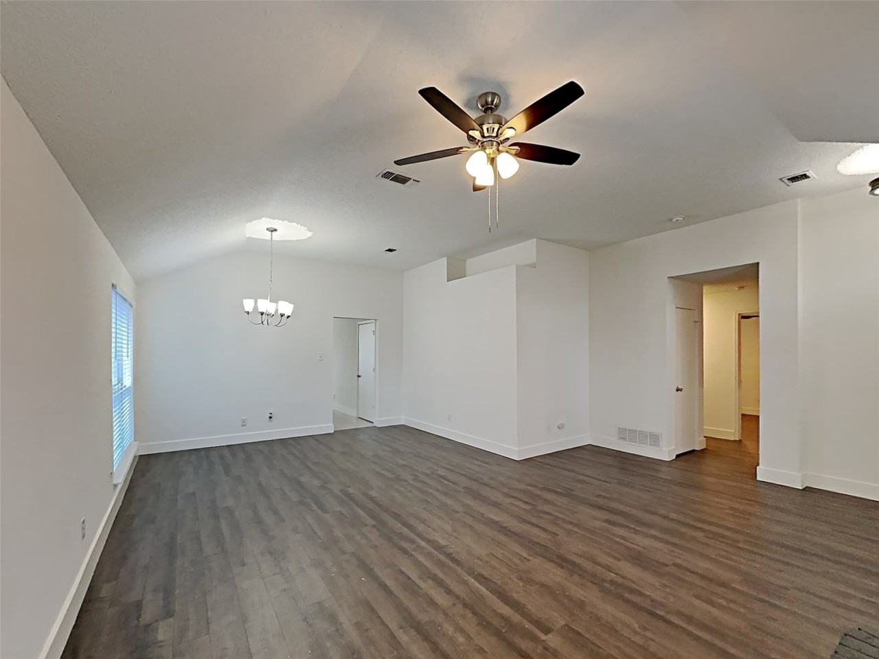 2705 Hidden Springs Dr - Photo 3 of 16