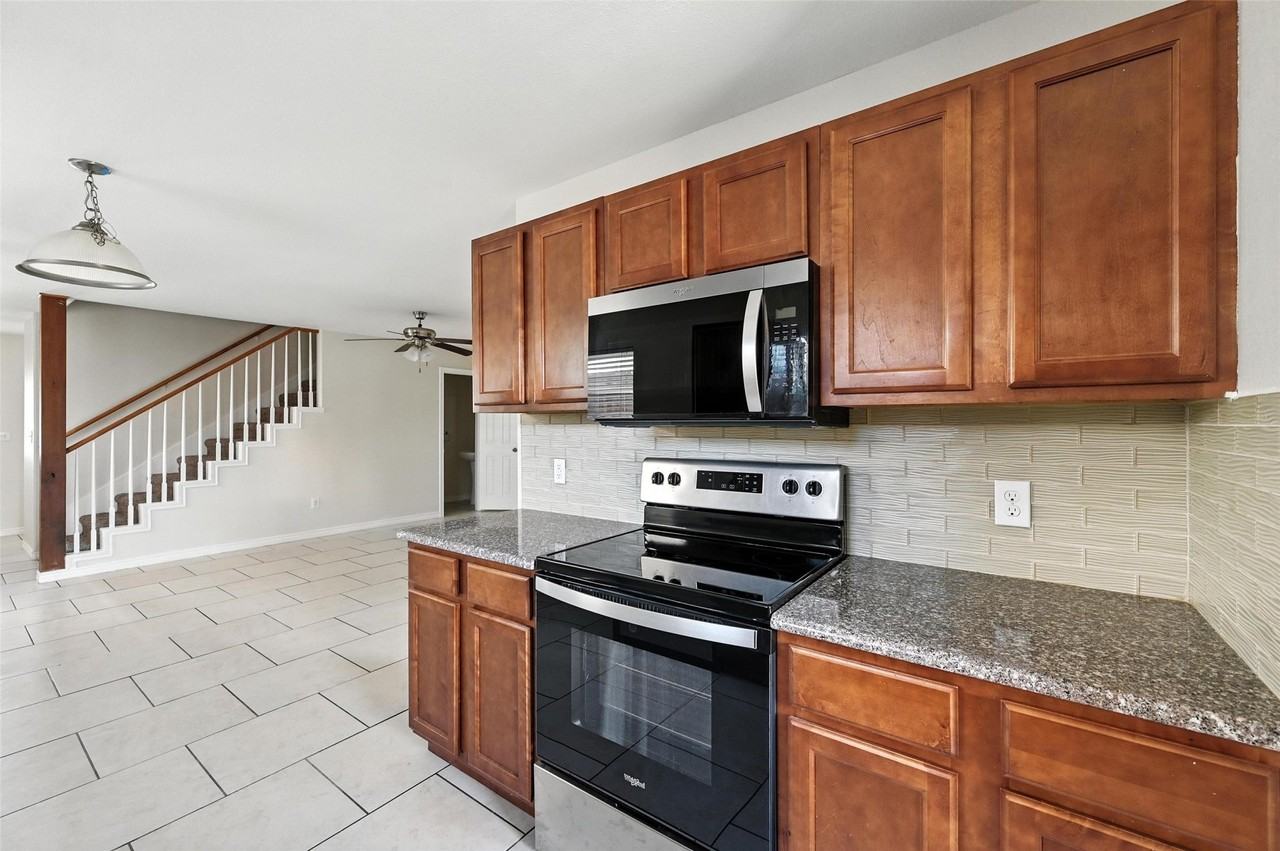 721 E College St - Photo 5 of 22