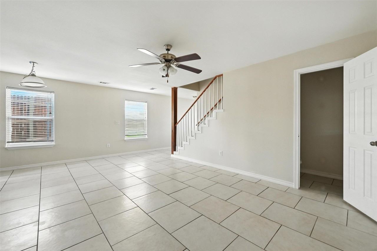 721 E College St - Photo 7 of 22
