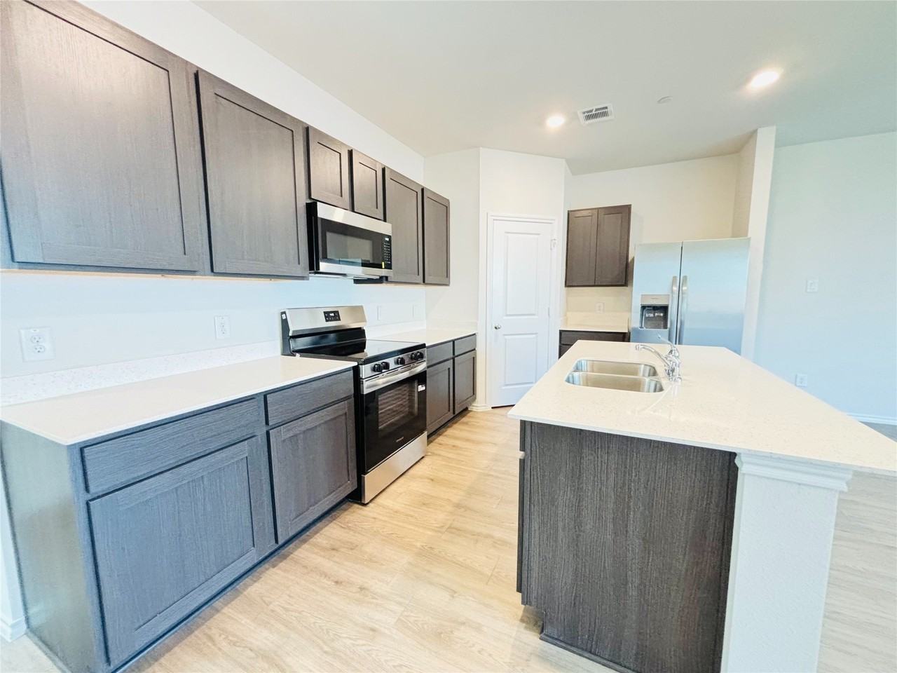120 Redwood Rd - Photo 5 of 28