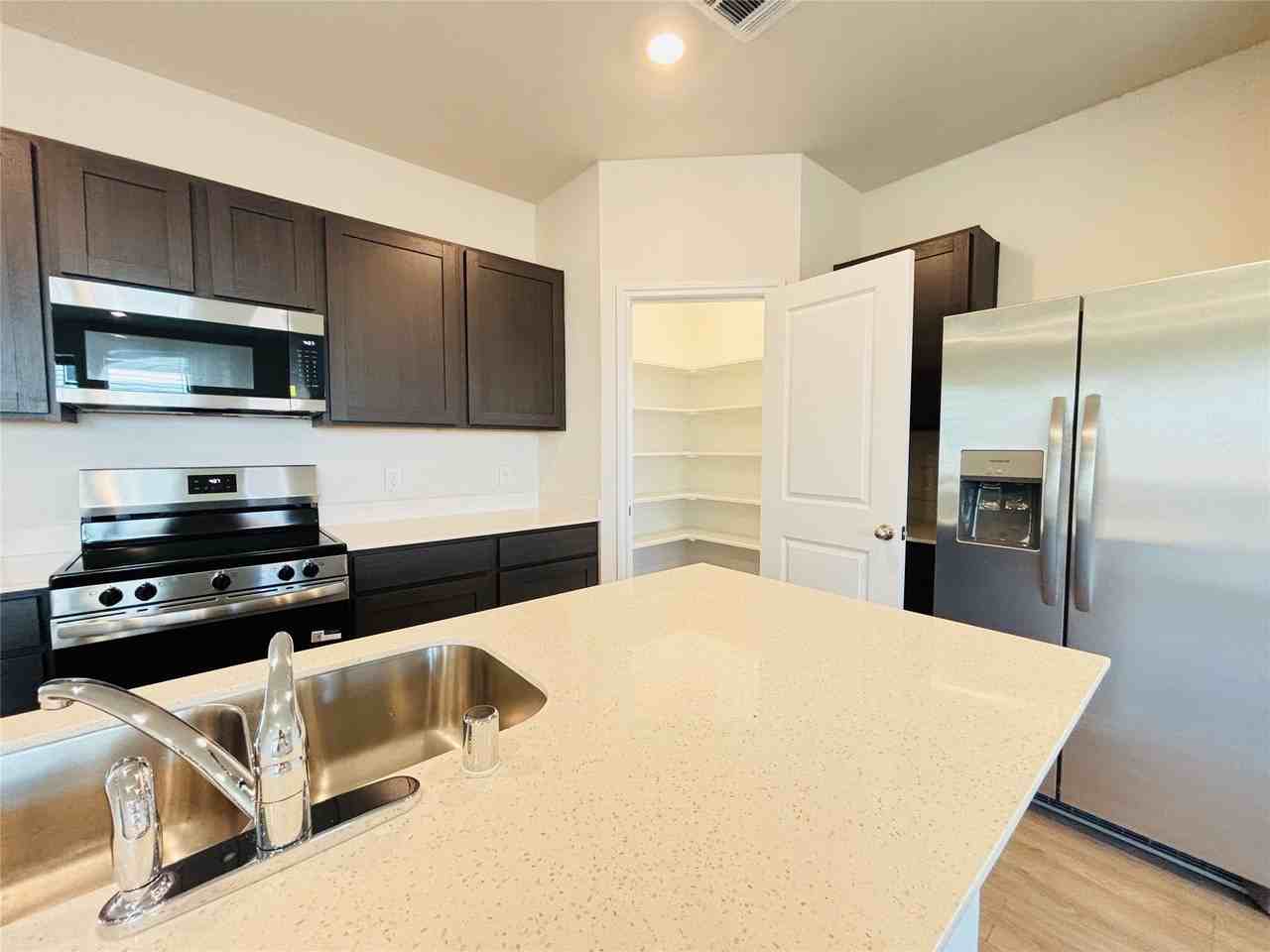 120 Redwood Rd - Photo 6 of 28