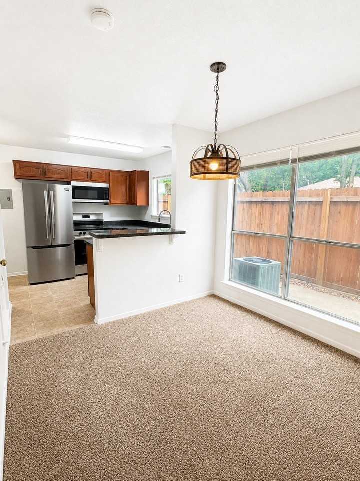 705 Gregg St #2 - Photo 4 of 13