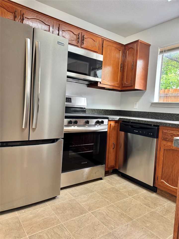 705 Gregg St #2 - Photo 5 of 13
