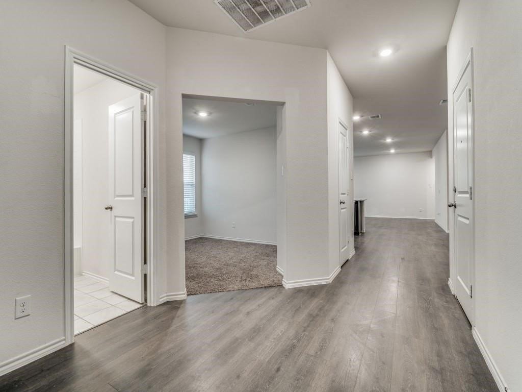 1008 Silver Maple Ln - Photo 2 of 12