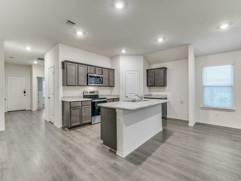 1008 Silver Maple Ln - Photo 3 of 12