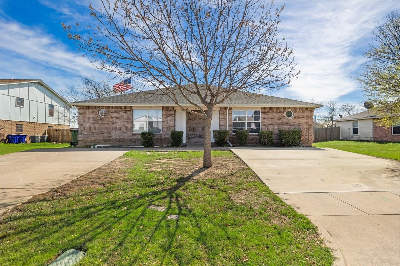 303 Kings Way Dr #B - Photo 2 of 20