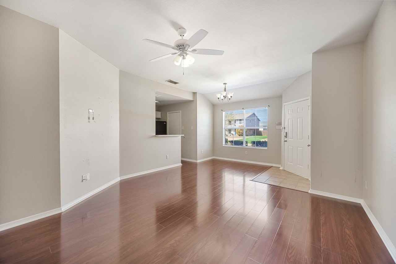 303 Kings Way Dr #B - Photo 3 of 20