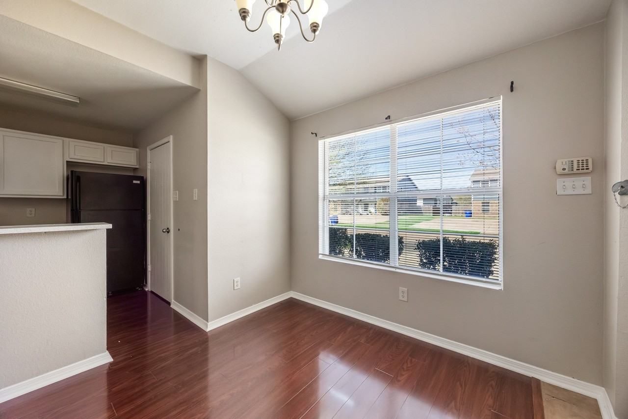 303 Kings Way Dr #B - Photo 4 of 20