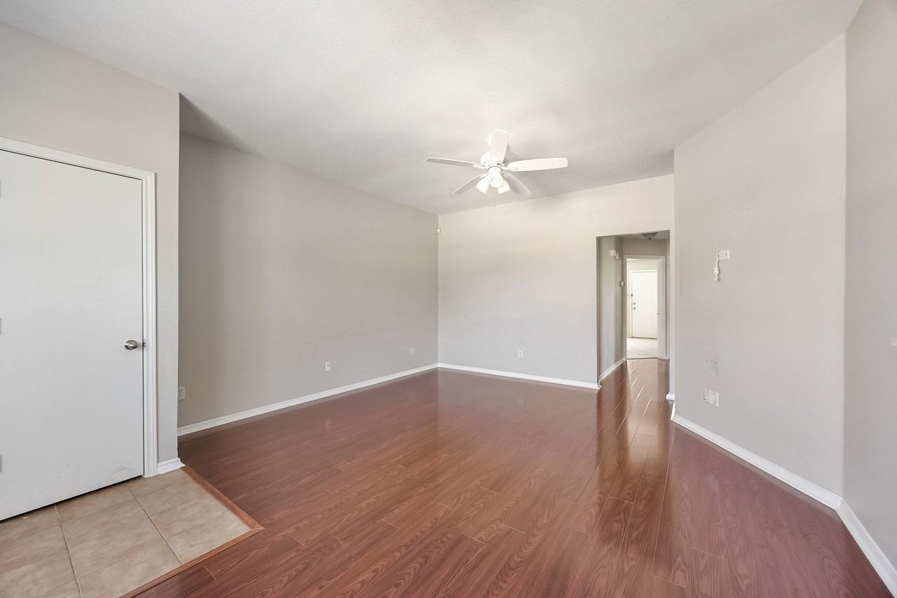 303 Kings Way Dr #B - Photo 5 of 20