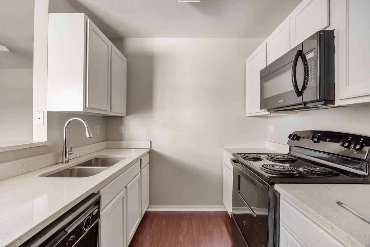 303 Kings Way Dr #B - Photo 7 of 20