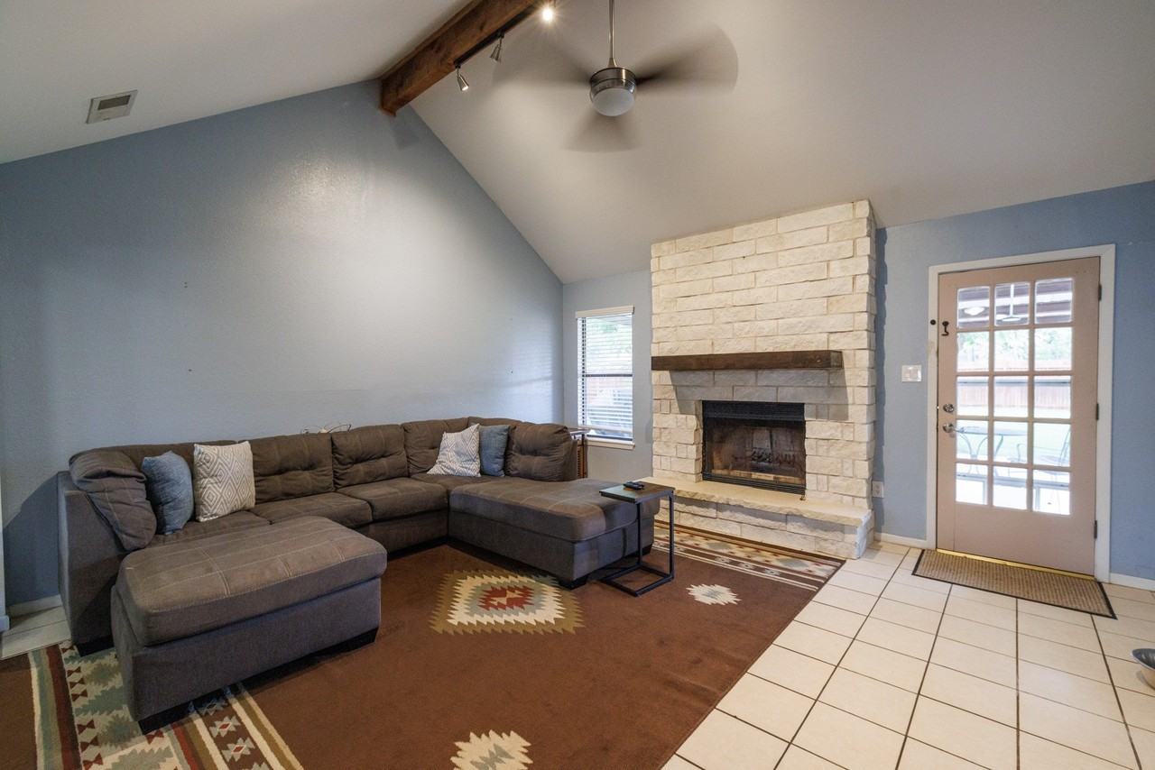 857 Chanticleers Ln - Photo 2 of 38