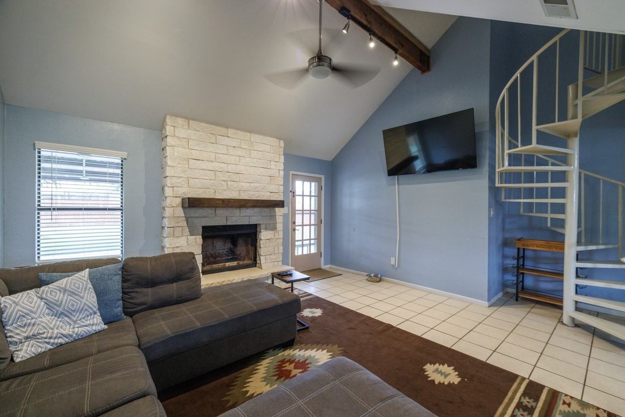 857 Chanticleers Ln - Photo 3 of 38