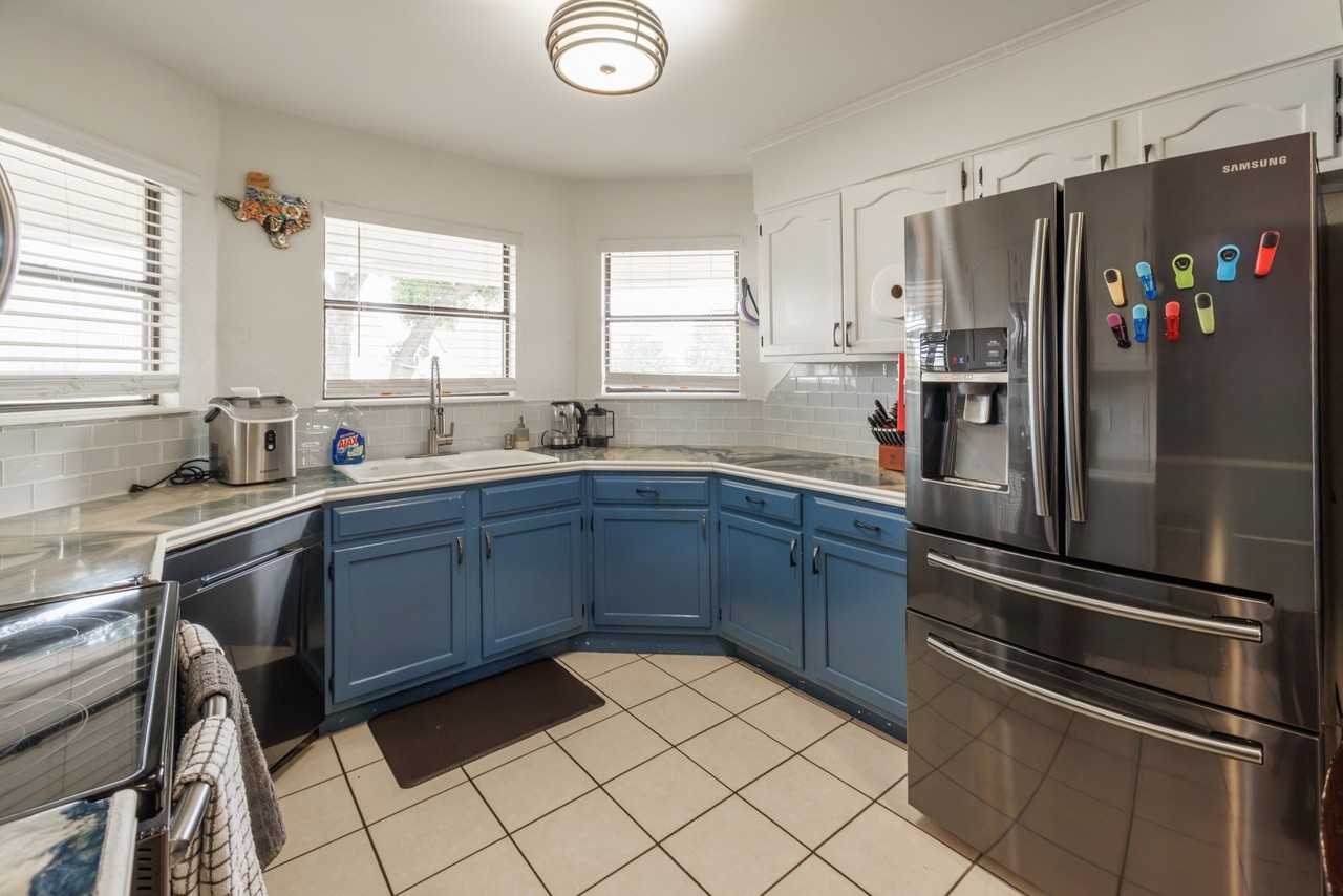 857 Chanticleers Ln - Photo 7 of 38
