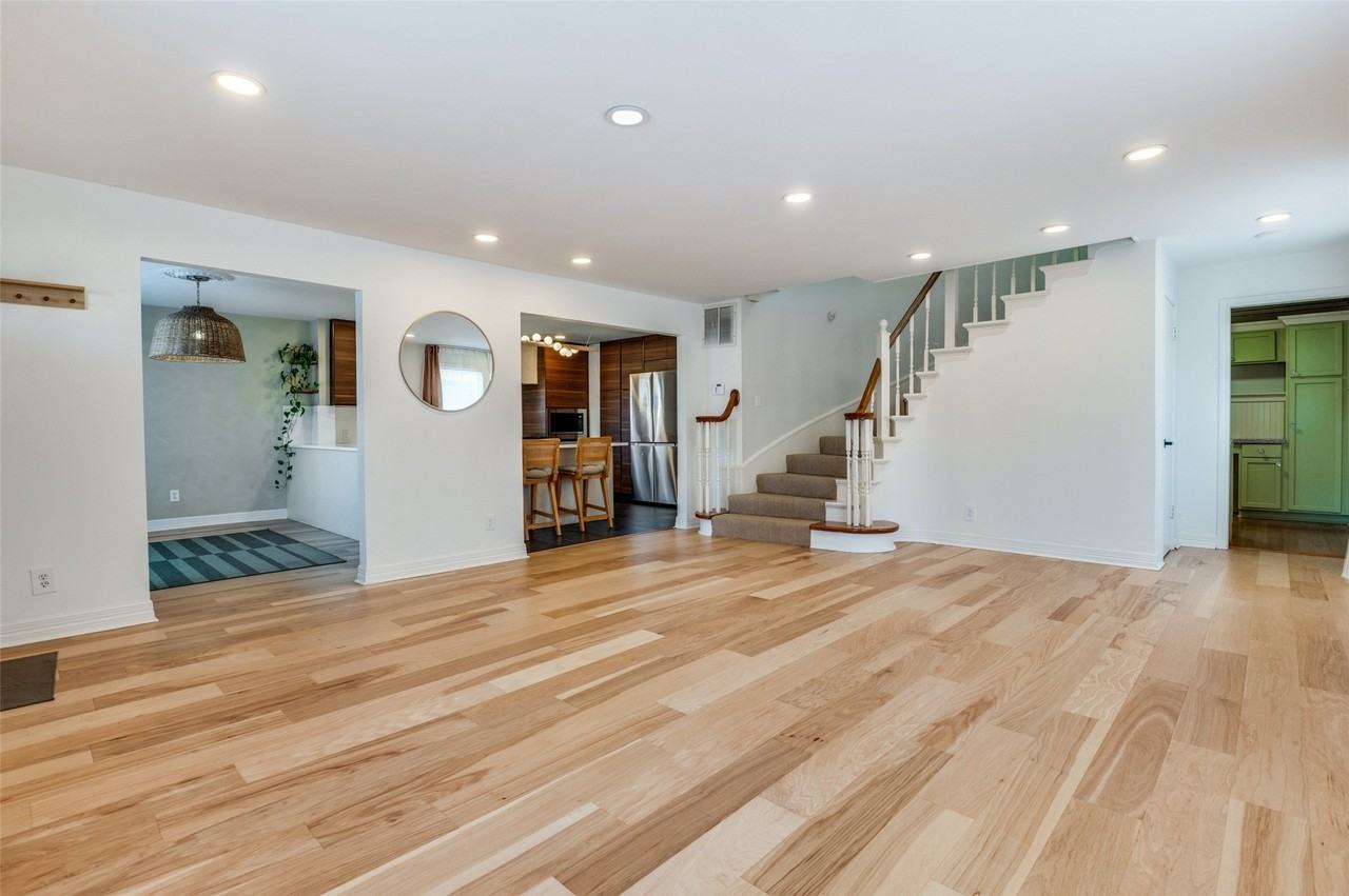 1112 Kings Hwy - Photo 2 of 12