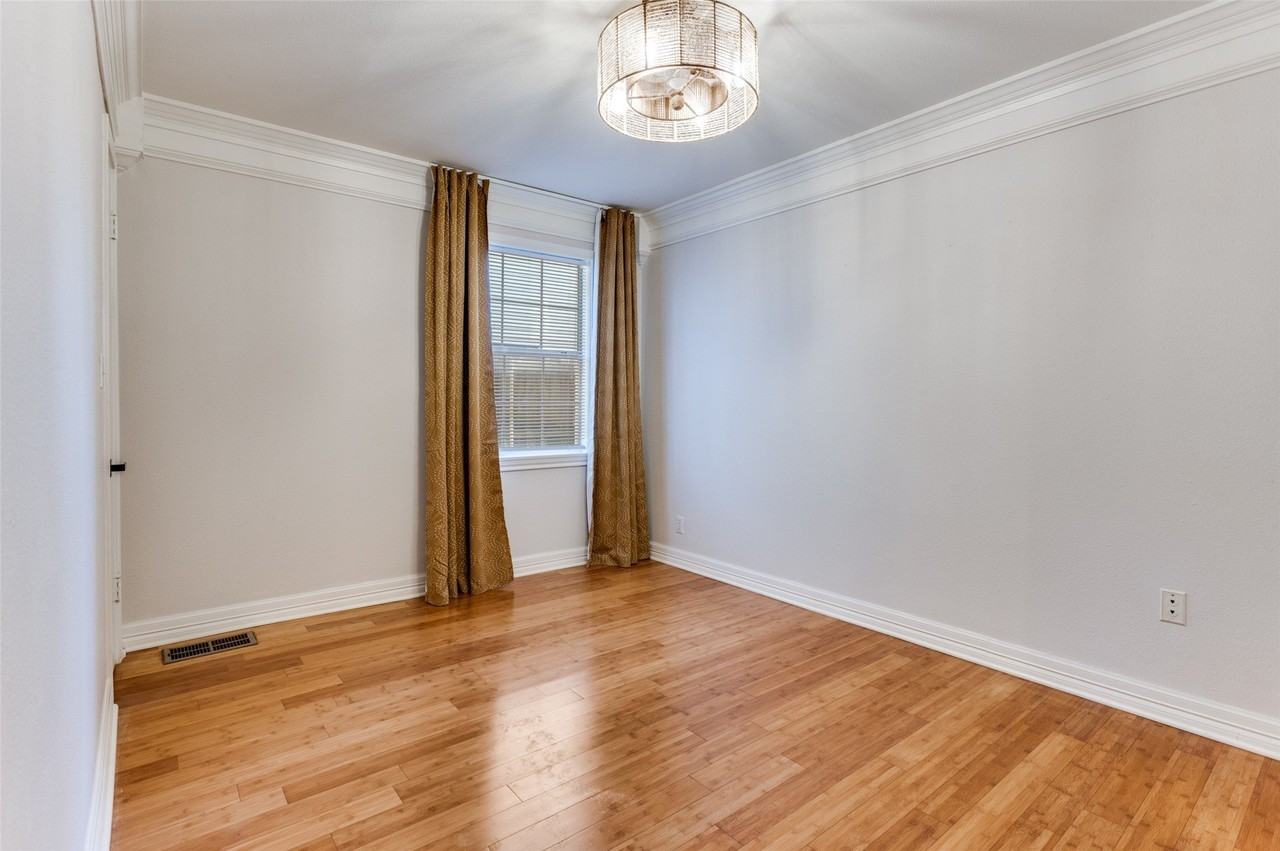 1112 Kings Hwy - Photo 4 of 12