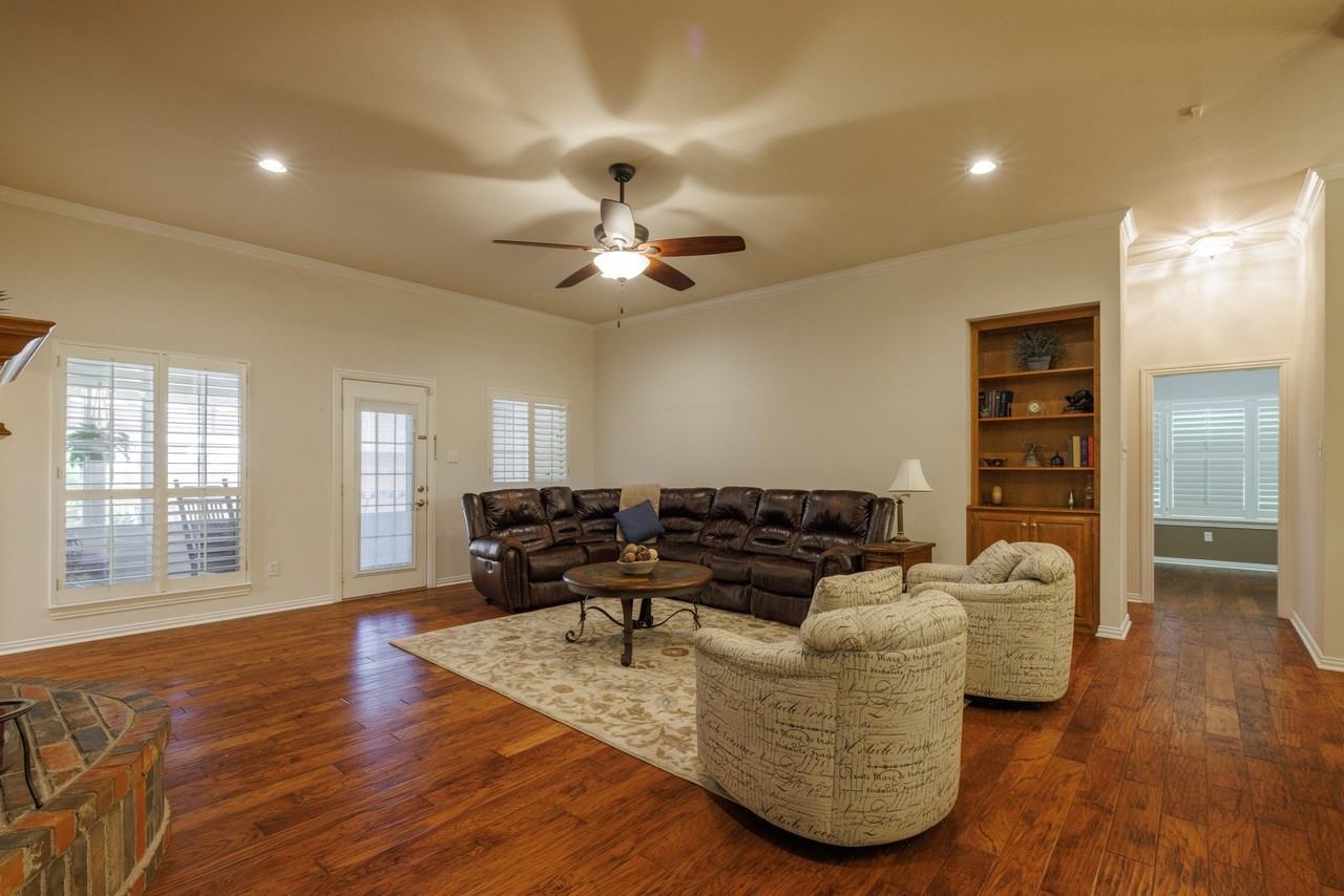 3726 Pensacola Dr - Photo 3 of 39