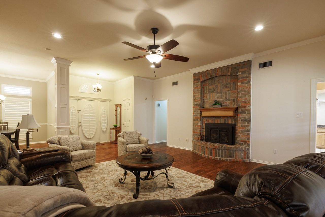 3726 Pensacola Dr - Photo 4 of 39