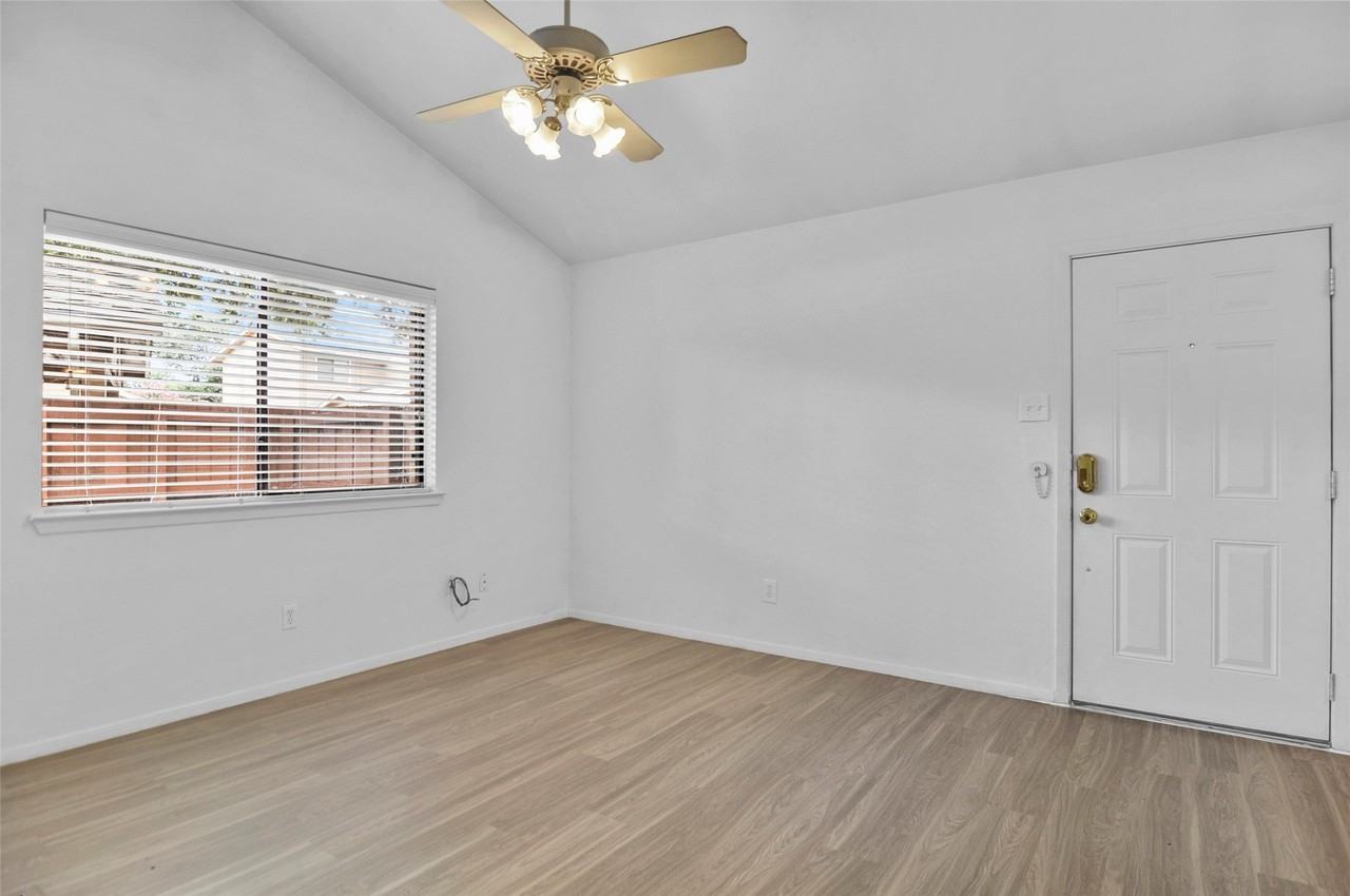 5720 Cedar Creek Dr - Photo 5 of 22